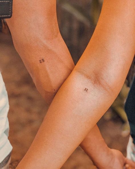 Herz Tattoo Klein, 11 Tattoo, Infinity Couple Tattoos, Tattoo For Boyfriend, Small Couple Tattoos, Number Tattoos, Herz Tattoo, Парные Тату, Matching Couple Tattoos