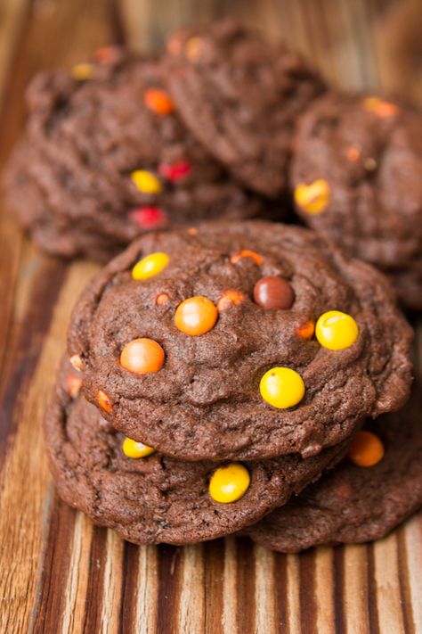 reese’s pieces chocolate cookies Reese's Pieces Cookies, Cup Cookies, Triple Chocolate Cookies, Oh Sweet Basil, Reese's Pieces, Chewy Chocolate Cookies, Diy Easy Recipes, Chocolate Peanut Butter Cookies, Chocolate Cookie Recipes