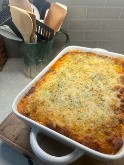 Delicious Baked Spaghetti Pie Is Easy To Make | GB's Kitchen Spaghetti Pie With Cottage Cheese, Spaghetti Pie With Ricotta, Spaghetti Pie Recipe Easy, Spaghetti Pie Recipe, Baked Spaghetti Pie, Making Lasagna, Spaghetti Pie Recipes, Baked Spaghetti Casserole, Spaghetti Pie