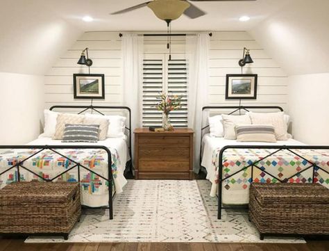 Room Bed Ideas, Shed Bedroom Ideas, Beds Double, Small Bedroom Makeover, Bonus Room Ideas, Craft Retreat, Slanted Ceiling, Twin Beds, Bonus Rooms