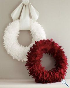 White Wreaths, Christmas Party Planning, Feather Wreath, Modern Holiday Decor, Door Diy, Red Wreath, Christmas Front Doors, Christmas Door Wreaths, Christmas Wreaths For Front Door