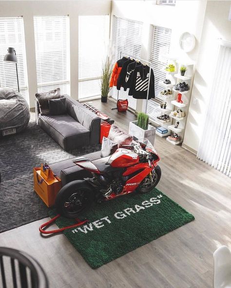 Dope Rooms, New Yorker Loft, Xe Ducati, Mens Bedroom Decor, Hypebeast Room, Future Apartment Decor, Bedroom Setup, Garage Design, Room Setup