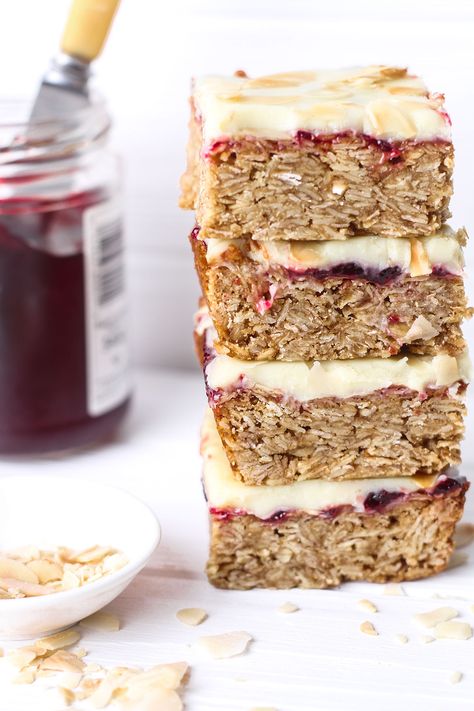 Cherry Bakewell Tart, Chocolate Flapjacks, Flapjack Recipe, Yogurt Toppings, Cherry Bakewell, Cherry Jam, Tray Bake Recipes, Bakewell Tart, Raspberry Almond