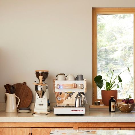 Coffee Setup, Coffee Station Kitchen, Coffee Bar Station, Coffee Bar Design, Bar Station, Home Coffee Stations, Coffee Bars In Kitchen, Coffee Nook, Best Coffee Maker