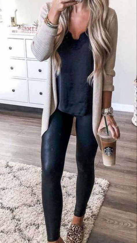 Outfits Mit Leggings, Women Summer Outfits, Black Leggings Outfit, Dressy Casual Outfits, Vegas Outfit, Stylish Fall Outfits, Casual Fall Outfits, Mom Outfits, Business Casual Outfits