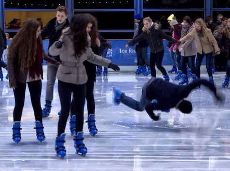 Ice skating Ice Skating Funny, Skating Pictures, Perfectly Timed Photos, Strange Photos, Epic Fails Funny, Perfect Timing, Awkward Moments, Epic Fails, Having A Bad Day