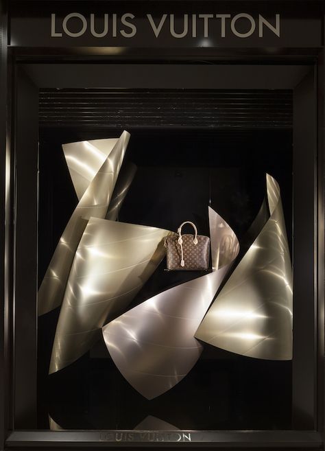 Louis Vuitton ganha vitrines assinadas por Frank Gehry Butik Design, Window Display Retail, Window Display Design, Louis Vuitton Store, Boutique Display, Frank Gehry, Store Windows, Interior Display, 3d Letters