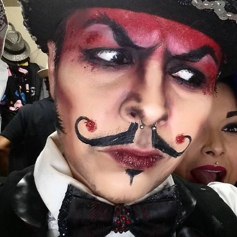 Ring Leader Makeup, Ringmaster Clown, Ringmaster Makeup, Peter Pan Makeup, Smeared Makeup, Halloween Masked Ball, Big Fish Musical, Goth Drag, Abandoned Carnival