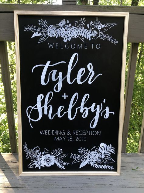 Chalk Wedding Signs, Pizarras Ideas, Wedding Reception Welcome Sign, Reception Welcome Sign, Chalk Signs, Bride Groom Signs, Outdoorsy Wedding, Wedding Chalk, Chalkboard Wall Art