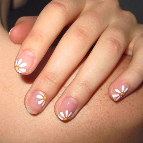 Nail Art Flower, Kutek Disney, Spring Nail Polish, Simple Spring Nails, Nails 2018, Nail Design Video, Floral Nail Designs, Cute Spring Nails, Finger Nails