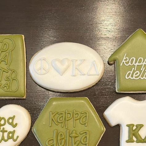 JLB Cookies on Instagram: "So much fun making these cookies! #sororitycookies #kappadelta #umdkd #sweettreats #congratscookies #sororitygirls #sororitysisters" Sorority Sisters, Sorority Girl, Kappa Delta, Sorority, Sugar Cookies, Cookie Decorating, Sweet Treats, Instagram