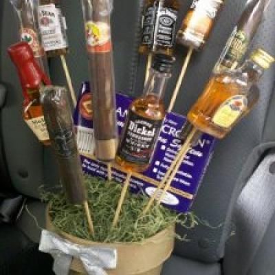 Man Bouquet- I'll put the little bottles of Crown Royal & some individual snacks b/c my DH doesn't smoke cigars. What a cute idea! Funny Bouquet, Sausage Sticks, Man Bouquet, Men's Birthday, Grooms Men, Flowers For Men, Guy Gifts, Perfect Guy, Birthday Basket