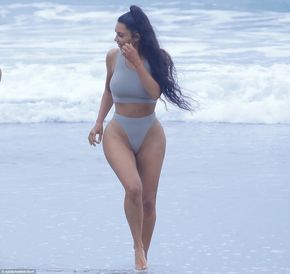 Trajes Kylie Jenner, Kim Kardashian Outfits, Kim K Style, Kardashian Outfit, Kardashian Family, Kim Kardashian Style, High Waisted Briefs, Sophie Turner, Grey Outfit