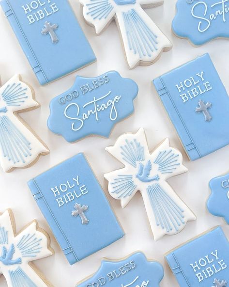 Treat Custom Cookies no Instagram: “Cookies to celebrate an Easter Sunday baptism. Love the name Santiago 🤍💙 #baptismcookies #crosscookies #biblecookies #bluecookies…” Cross Cookies, Baptism Cookies, Instagram Cookies, Royal Icing Transfers, Blue Cookies, Sugar Cookie Designs, Cute Snacks, Icing Cookies, Easter Sunday