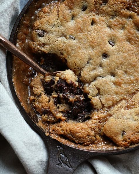 Salted Caramel Cookie Skillet, Salted Caramel Cookie, Paleo Desert, Cookie Skillet, Salted Caramel Cookies, Healthy Chocolate Chip Cookies, Dairy Free Chocolate Chips, Skillet Cookie, My Routine