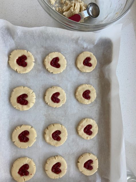 Tiktok Cookies, Sugar Cookie Thumbprint Cookies, Thumbprint Cookies Aesthetic, Pinterest Cookies Aesthetic, Rasberry Thumbprint Cookies, Chocolate Sprinkle Thumbprint Cookies, Raspberry Thumbprint Cookies, Thumbprint Cookies, Pretty Food