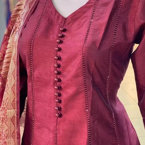 Beads Shirt, Crochet Cable Knit, Long Skirt Top Designs, Salwar Suit Neck Designs, Cuffs Design, Chiffon Blouses Designs, Fashion Girl Design, Salwar Neck Designs, Cotton Blouse Design