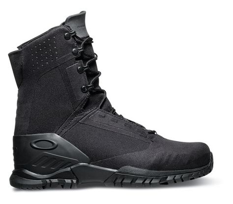 Oakley Boots, Oakley Clothing, Chippewa Boots, Timberland Leather Boots, Usa Army, Tactical Wear, Cowboy Shoes, Police Gear, Tactical Shoes