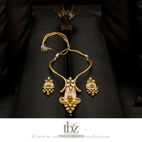 Gold Designer Necklace Sets From TBZ, Gold Necklace Designs from TBZ. Dokiya Design Gold New, Tbz Jewellery, Necklaces Ideas, Modern Gold Jewelry, Gold Necklace Indian, Jewelry Set Design, Gold Necklace Indian Bridal Jewelry, Gold Pendant Jewelry, Wedding Jewellery Collection