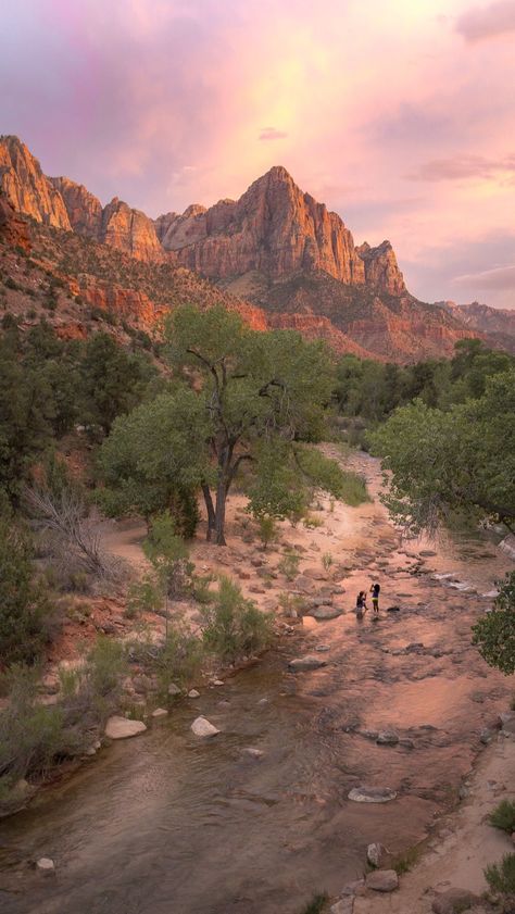 Zion Core, National Parks Aesthetic, Lao Tsu, Zion National Park Photography, American Nature, Vintage Road Trip, Zion Park, Utah Trip, Incredible Pictures