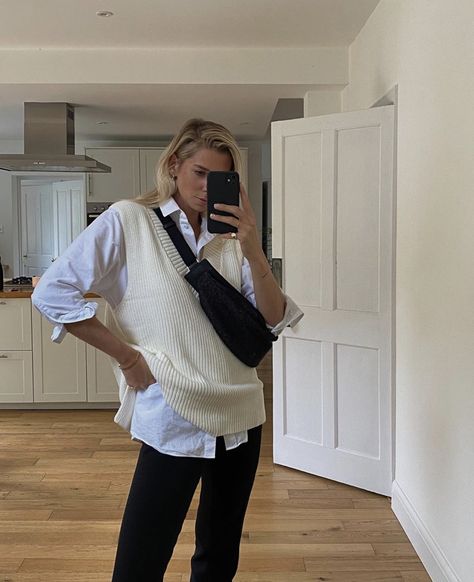 Sleeveless Sweater Outfit, Sweater Vest Outfit Women, Sweater Vest Outfit, Tennis Skirt Outfit, Sleeveless Sweater Vest, 2020 Fashion Trends, Sweater Trends, 2020 Fashion, Vest Fashion