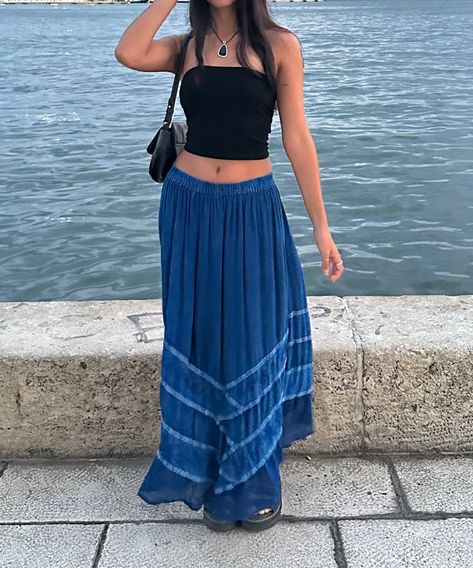 blue maxi skirt black tube top Maxi Blue Skirt Outfit, Tube Top Maxi Skirt Outfit, Blue Maxi Skirt Outfit Summer, Tube Top And Skirt Outfits, Blue Boho Outfit, Tube Top Skirt Outfit, Blue Long Skirt Outfit, Beach Skirt Outfit, Beachy Aesthetic Outfits