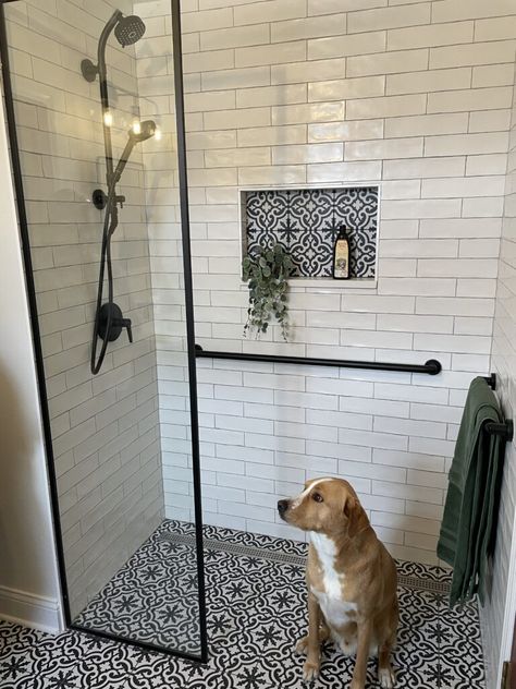 Doorless Showers Walk In, Walk In Shower With Bench, Curbless Showers, Open Concept Bathroom, Showers Without Doors, Doorless Shower, Open Showers, Cottage Bathroom, Bathroom Redesign