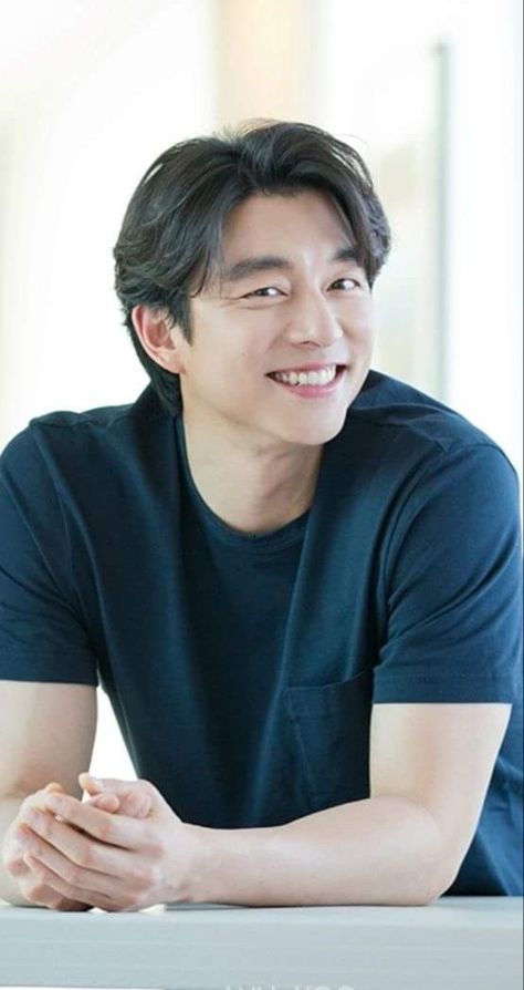 Gong Yoo Smile Wallpaper, Gong Yoo Wallpaper Hd, Gongyoo Wallpaper, Gong Yoo Boyfriend Material, Gong Yoo Wallpaper, Gong Yoo Goblin Wallpaper, Gong Yoo Coffee Prince, Korean Haircut Men, Gong Yoo Smile