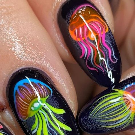 Jelly Fish Nails Designs, Jelly Fish Nails Art, Fish Nails Designs, Jellyfish Nail Art, Jellyfish Nails, Fish Nail Art, Fish Nails, Animal Nail Designs, Ocean Nails