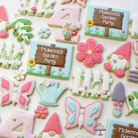 Gardening Cookies, Garden Cookies, Royal Icing Transfers, Girl Bday Party, Spring Cookies, Flower Cookies, Sweet Delights, Bday Girl, Garden Theme