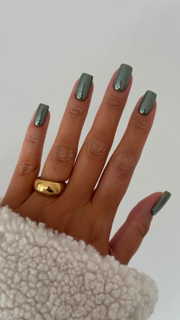 Charlotte Herberts on Instagram: "Glossy Olive 🫒   @beetlesgelpolish - E613 Gel and CP017 Chrome   @lucypastorellitools_ - Prep   @os.ltd - Ring   #reels #nailreel #olivenails #chromenails #nailart #nailarttutorial #autumnnails #winternails #funnails #longnails #nailtutorial #nailsofinstagram" Sage Green Nails With Chrome, Nail Olive Green, Green Crome Nails Acrylic, Dark Green Nails Chrome, Olive Chrome Nails, Olive Green Chrome Nails, Nail Colors Chrome, Best Chrome Nails, Opi Chrome Nails