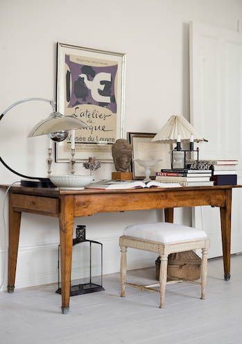 Living room with antique table and retro chrome lamp, Gustavian bench Desk Vignette, Desk Inspiration, Perfect Desk, Diy Desk, Desk Setup, Eclectic Home, Industrial Chic, Blog Design, Home Office Design