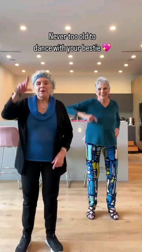 Funny Old People, Funny Pix, Friends Funny Moments, Best Friends Funny, Funny Short Clips, Very Funny Pictures, Extremely Funny Jokes, Real Funny Jokes, Funny Video Memes