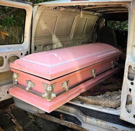 Aesthetic Coffins, Pretty Coffins, Howleen Wolf, The Last Ride, Pink Coffin, Catty Noir, Interview With The Vampire, When I Die, After Life