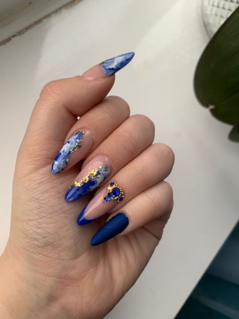 Royal Blue Nails, Marble Nails, Blue Nails, Gold Leaf, Stylish Nails, Pretty Nails, Nail Art, Nails, Blue