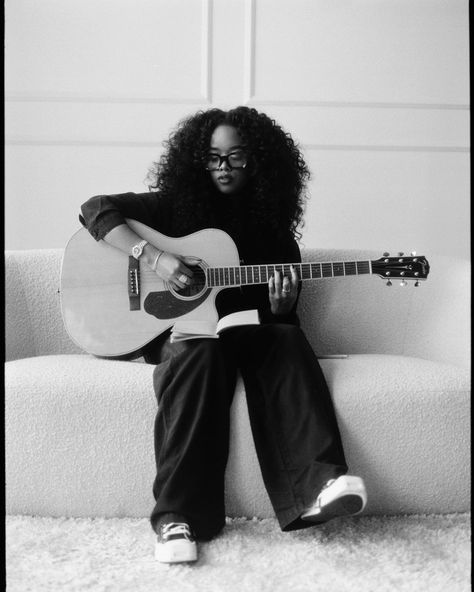 Shooting Photo Studio, H.e.r Singer, Lauren Hill, La Aesthetic, Woman Singing, Club Music, Girls Music, Black Femininity, Shooting Photo