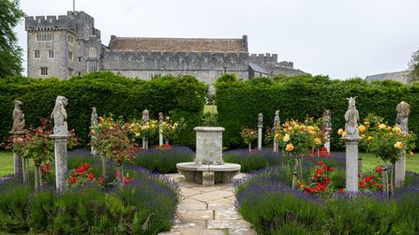 Uwc Atlantic College, High School Teaching, British High School, Dutch Princess, Eton College, William Randolph Hearst, International Baccalaureate, Castle Wall, Teaching High School