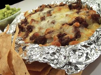 Receta de Papa Asada con Carne | Papasalhorno.net French Potatoes, Beef Pies, Inexpensive Meals, Baked Potatoes, Carne Asada, Easy Family Meals, Cooking Meat, Treat Recipe, Food Waste