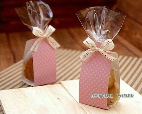 Polka Dot Cake, Dot Cake, Polka Dot Cakes, Săpunuri Handmade, Plastic Bag Packaging, Candy Party Favors, Cookie Bags, Cookie Packaging, Goody Bags