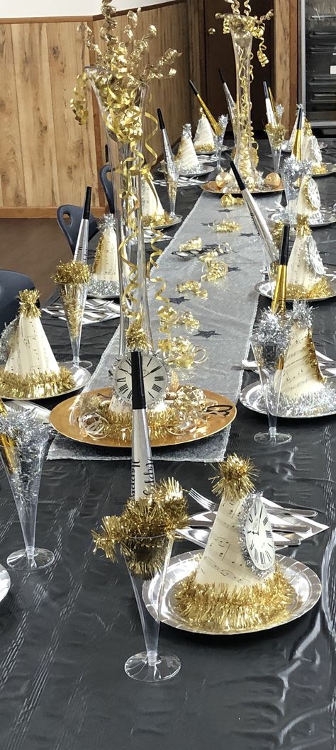 New Years Table Decorations, New Years Table, Nye Decorations, New Year Table, New Year Decorations, New Year Decor, Centre Piece, New Years Day, New Years Decorations