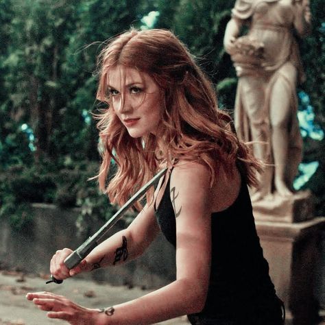 Clary Fairchild, Kat Mcnamara, Clary Fray, Cassandra Clare, Shadowhunters, Book Series, Umbrella, The 100, Gif