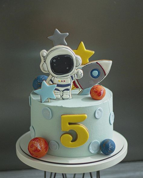 4th Birthday Cakes For Boys, Birthday Party Paper Decorations, Rocket Cake, Spiderman Birthday Cake, Surprise Birthday Decorations, Baby Boy Birthday Cake, Baby First Birthday Cake, Cupcakes For Boys, Astronaut Birthday