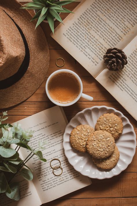 Cookies And Coffee Photography, Coffee And Pastry Photography, Tea Cakes Aesthetic, Cookies Photography Ideas Photo Shoot, Recipe Book Photography, Cookies Aesthetic Photography, Coffee And Pastries Aesthetic, Korean Sweet Snacks, Bakery Photography Ideas