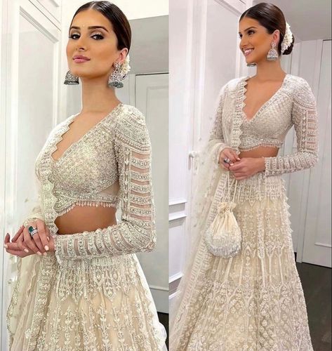 Ivory Lehenga Bridesmaid, Reception Dress Bride Indian Reception Dress Bride Indian Lehenga, Diwali Shots, Reception Dress Bride Indian Lehenga, Lehenga Jewellery Ideas, Reception Dress Bride Indian, Indian Reception Dress, Reception Lengha, Ivory Lehenga