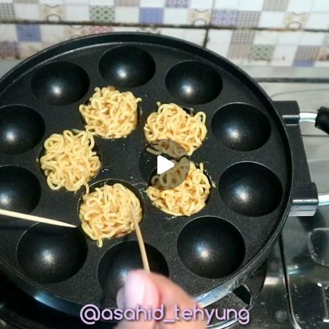 TAKOYAKI INDOMIE 😋  Bahannya Mudah Didapat lho.  Hai teman - teman semuanya. Hari ini teteh akan share resep yang unik dan enak yaitu… Resep Takoyaki, Instagram