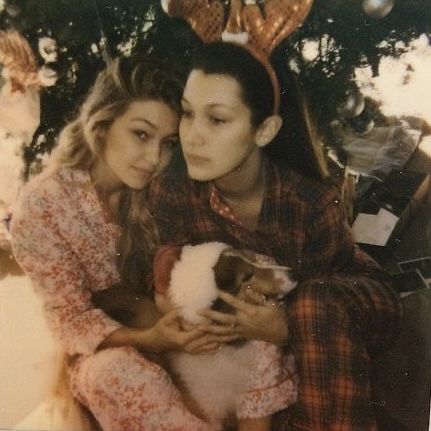 Christmas 2014 Aesthetic, Winter Widgetsmith, Gigi Hadid Christmas, Hadid Christmas, Xmas Aesthetic, Christmas Moodboard, Christmas Instagram Pictures, Gigi And Bella, Christmas Instagram