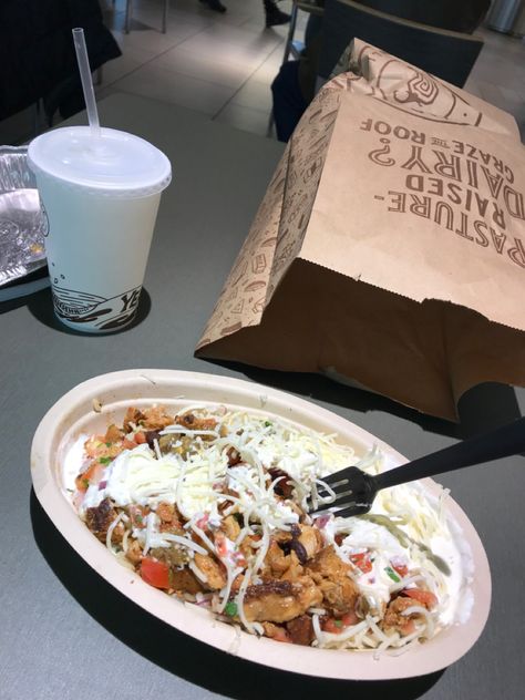 #dinner #chipotle #chipotlerice #chicken #aesthetic Cheesy Chipotle Chicken And Rice, What To Get At Chipotle, Chipotle Burrito Aesthetic, Chipotle Bowl Aesthetic, Chipotle Aesthetic Food, Chipotle Aesthetic, Chipotle Food Pics, Working At Chipotle, Chicken Aesthetic