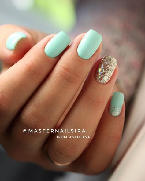 Tiffany Blue Nails Design Ideas, Green Summer Nails 2024, Simple Teal Nails, Summer Dipped Nails, Mint Nails Design, Mint Gel Nails, Tiffany Blue Nails, Pale Nails, Mint Green Nails