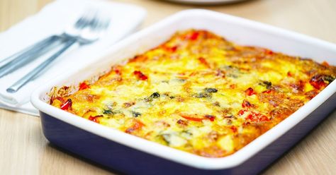 Delicious hot or cold, this quick and easy frittata will put a spring in your step. Basic Frittata Recipe, Oven Baked Frittata, Easy Frittata Recipe, Baked Frittata, Easy Frittata, Breakfast Frittata, Filling Dinner, Frittata Recipes, Easy Oven