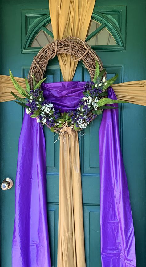 Lent Decorations For Church, Easter Front Door, Church Altar Decorations, Easter Door Decor, Church Easter Decorations, Easter Wreath Diy, Easter Craft Decorations, Easter Food, Christmas Wreaths Diy Easy